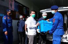 Bupati Suwirta Kawal Pendistribusian Vaksin ke Nusa Penida Vaksin Covid-19