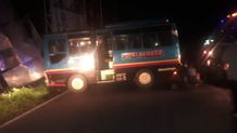 Sopir Minibus Tewas setelah Tabrak Baliho Minibus