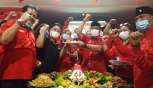 DPC PDIP Tabanan Bagikan 48 Nasi Tumpeng ke Masyarakat PDI Perjuangan