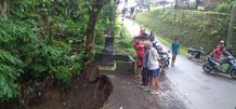 Kreteg Penghubung Jalur Br. Sidawa Menuju Desa Tamanbali Nyaris Amblas Amblas