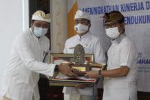 Badung Raih Penghargaan Terbaik II Penyaluran KUR KUR