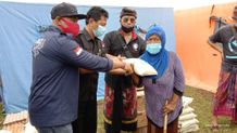 Sambangi Korban Banjir, Pasemetonan Transport Bali Beri Bantuan Sembako Pasemetonan Transport Bali