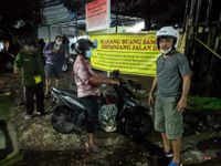 1 Orang Pembuang Sampah Sembarangan Diamankan Petugas Desa Dauh Puri Kelod Buang Sampah Sembarangan