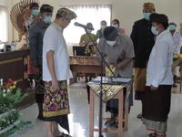 Wabup Suiasa Resmikan Anggota BPD Desa Bongkasa Pertiwi BPD