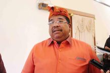 Sikapi Permasalahan LPD Anturan, Bupati Buleleng Minta Warga Bersabar LPD