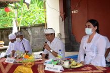 Wabup Suiasa Hadiri Karya Ngodak Tapakan di Pura Dalem Tungkub Mengwitani Ngodak