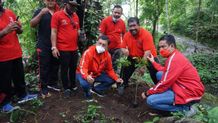 Peringatan HUT ke-48, DPC PDIP Buleleng Tanam 2.500 pohon di Hutan Desa Panji HUT PDIP