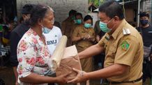 Bupati Artha Kunjungi Rumah Duka Korban Tenggelam di Sungai Pecegur Rumah Duka