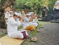 Wawali Jaya Negara Hadiri Persembahyangan Saraswati di Pura Jagatnatha Hari Raya Saraswai