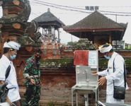 Persembahyangan Hari Raya Saraswati di Jembrana Dilaksanakan dengan Tertib Prokes Sembahyang Saraswati