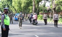 Kasat Pol PP Ajak Jajaran dan Instansi Terkait Lakukan Penurunan Baliho dan Razia Masker Sidak