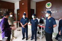 Tinjau Kesiapan Vaksinasi Covid-19, Bupati Suwirta Minta Rumah Sakit Umum Swasta Tingatkan Partisipasi Layanan Covid-19