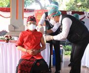 Gubernur Koster Menerima Suntikan Vaksin Covid-19 Kedua Vaksin Covid-19