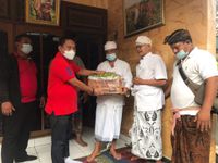 Kado Sembako J&T Express untuk ‘Pemangku’ di Hari Pers Nasional J&T Express