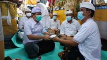 Bupati Suwirta Hadiri Karya Memungkah Ngenteg Linggih di Desa Klumpu Nusa Penida Pura Dalem Sakti