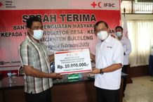 Antisipasi Penyebaran Covid-19 di Tingkat Desa/Kelurahan, PMI Buleleng Distribusikan Bantuan dari IRFC PMI