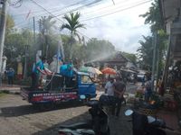 Lakukan Penyemprotan Disinfektan, Sekda Buleleng Apresiasi Langkah DPK Perbarindo Semprot