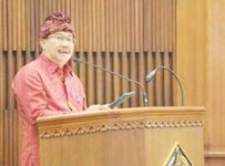 Gubernur Bali Undang Pimpinan Instansi Pemerintah dan Lembaga Lain Terkait Penggunaan Kain Tenun Endek Bali Endek Bali