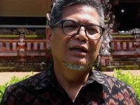 Kepala Otoritas Jasa Keuangan Regional 8 Bali dan Nusa Tenggara Nilai SE Gubernur Bali Nomor 04/2021 Langkah Bijaksana dalam Mengangkat Ekonomi Bali di Masa Pandemi Endek