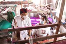 Gubernur Koster Tinjau Produksi Kain Tenun Endek Bali di Desa Sulang Dawan Endek Bali