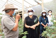 Putri Koster Ajak Florist Bali Gunakan Bunga Hasil Pertiwi Bali Florist