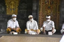 Serangkaian HUT Kota Denpasar ke-233, Jaya Wibawa Pimpin Persembahyangan Bersama di Pura Agung Jagatnatha Jaya Wibawa