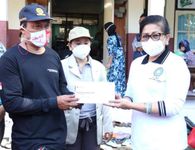 TP PKK dan PAKIS Bali Bantu Korban Kebakaran di Lokasi Pengungsian Korban Kebakaran