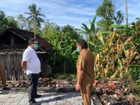 Bupati Artha Kunjungi Korban Kebakaran di Asahduren Kebakaran
