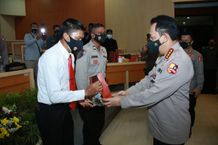 Berprestasi, Dua Personel Polda Bali Dapat Penghargaan “Sekolah Perwira” dari Kapolri Sekolah Perwira