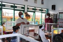Bupati Buleleng Tinjau Simulasi PTM di SDN 3 Banjar Jawa PTM