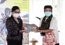Putri Suastini Koster Ajak Seniman Bali Bangkit dan Terus Berkarya Seniman