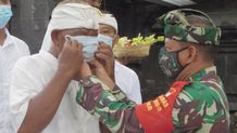 Persembahyangan Hari Raya Pagerwesi di Pura Tanah Kilap Berjalan dengan Taat Prokes Taat Prokes