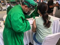 400 Orang Nakes Ikuti Vaksinasi Massal Hari Kedua di GSD Vaksin Covid-19