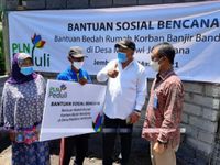 PLN Peduli Bedah Rumah di Jembrana Bedah Rumah