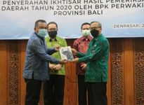 Serahkan LKPD Tahun 2020, Bupati Tamba Siap Tindaklanjuti Catatan BPK BPK