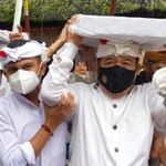 Wakil Gubernur Bali Cok Ace Hadiri Prosesi “Nedunang” Ida Bhatara Lingsir di Pura Agung Besakih besakih