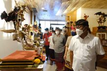 Buka Pameran Ogoh-ogoh Mini ITB STIKOM Bali, Wawali Arya Wibawa Ajak Kemas Story Telling Pameran Ogoh-ogoh