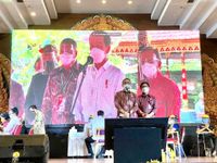 Presiden Jokowi Pantau Vaksinasi Covid-19 Massal di Denpasar Secara Virtual Vaksin Covid-19