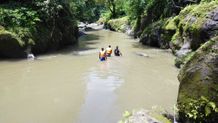 Petugas Gabungan Masih Terus Lakukan Pencarian 1 Orang Korban Terjatuh di Jembatan Laplapan Ubud Pencarian