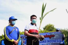 Bupati Suwirta Pimpin Penanaman Pohon Bersama Tim Tagana Klungkung Tanam pohon