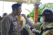 Puluhan Personel Polres Bangli Ikuti Tes Narkoba Tes Urine