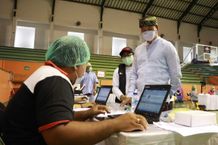 Wabup Suiasa Tinjau Vaksinasi di Gor Purna Krida Kerobokan dan Tuban Tinjau