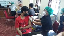 Puluhan Wartawan Ikut Vaksinasi Covid-19 yang Digelar Pemkot Denpasar, 6.186 Pelayan Publik Sudah Ikut Vaksin Dosis Pertama Vaksin