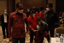 Vidcon dengan Presiden Jokowi, Wabup Suiasa Laporkan Progres Pelaksanaan Vaksinasi di Badung Vaksin
