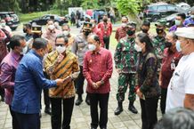 Mendagri Tito Karnavian Kunjungi Vaksinasi Massal di Ubud Vaksin Covid-19