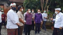 Gubernur dan Wagub Bali Dampingi Menkes Tinjau Kesiapan Lokasi Vaksinasi di Ubud Vaksin