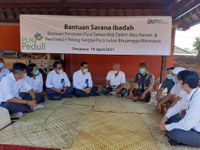 Peduli Rumah Ibadah, PLN Serahkan Bantuan CSR Pura CSR