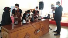 Surya Adnyani Mahayastra Tinjau Uji Kompetensi Barista Barista