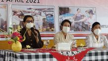 Ketua TP PKK Kabupaten Klungkung Dampingi Putri Suastini Koster Kunjungan Sosial di Nusa Penida Nusa Penida