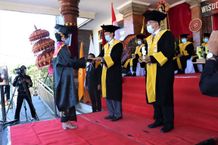 Bupati Buleleng Minta STAHN Mpu Kuturan Terus Cetak Lulusan yang Profesional dan Berkualitas Wisuda